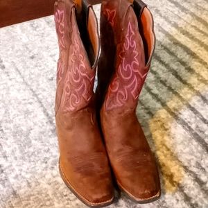 Women's Ariat cowboy boots